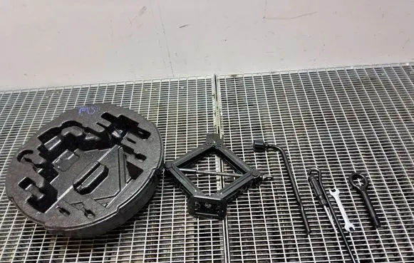 Hyundai i10 Tool set 