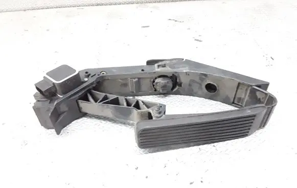 Mercedes-Benz S W220 Accelerator throttle pedal A2203000004