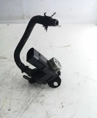 Volkswagen Golf IV Vacuum valve 