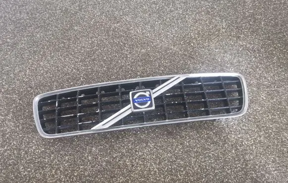 Volvo S60 Front bumper upper radiator grill