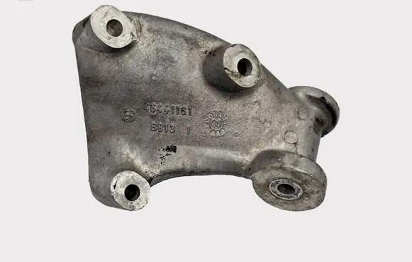 Engine mounting bracket
