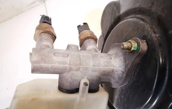 BMW 3 E46 Master brake cylinder
