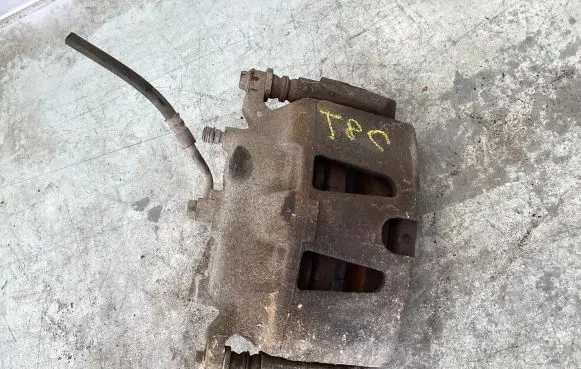 Chrysler Town & Country V Front brake caliper