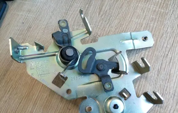Renault Trafic III (X82) Sliding door lock 826706945R NE68222