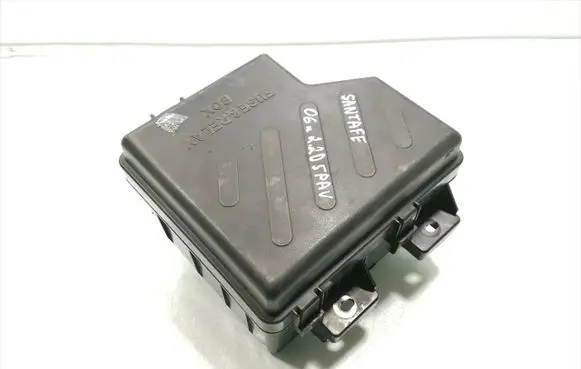 Hyundai Santa Fe Fuse module 91950-2B100