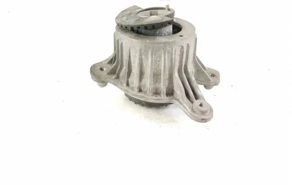 Mercedes-Benz C W205 Engine mount bracket 2052406717 A2052406717