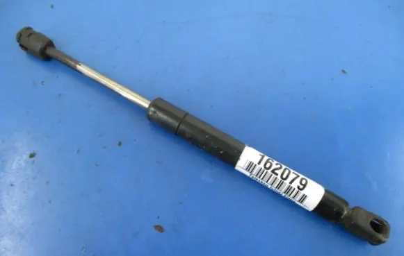 BMW 3 E30 Shock absorber/damper mounting bracket 