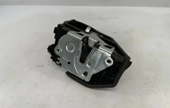BMW X3 F25 Front door lock 7318416 51217318416 7229458