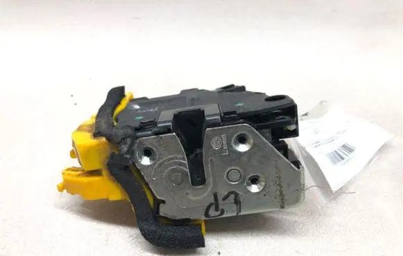 Hyundai i30 Front door lock 81310-A6000