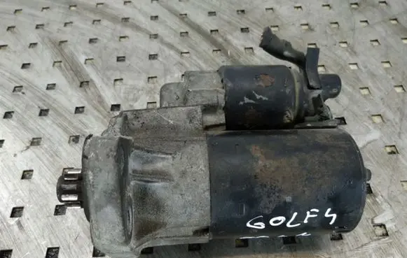 Volkswagen Golf IV Starter motor 1005831306