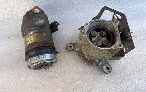 Porsche Cayenne (9PA) Gearbox-reducer motor 0AD341601A
