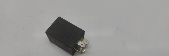 Volkswagen PASSAT B4 Window wiper relay 431955531