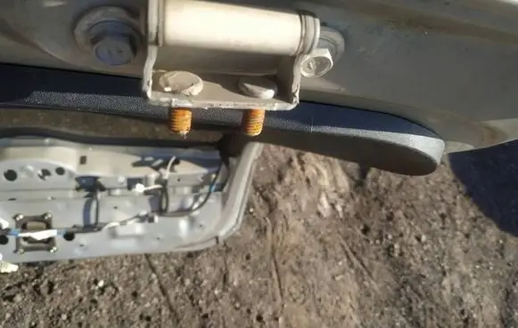 Toyota Prius (XW20) Tailgate/trunk/boot hinge