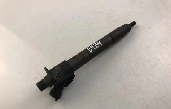 Volvo V70 Fuel injector 31303238