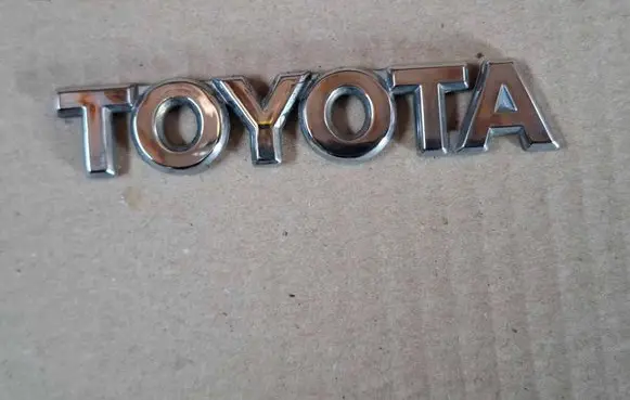 Toyota Corolla Verso E121 Manufacturers badge/model letters 7010