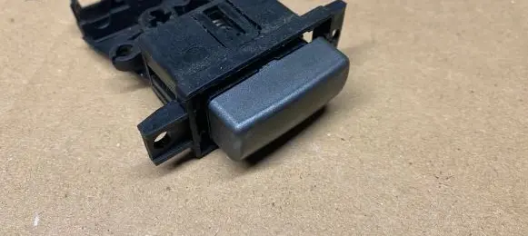 BMW 7 E65 E66 Glove box opening button 703338903 10862510