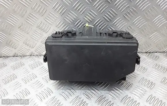 Honda CR-V Fuse module t1te010