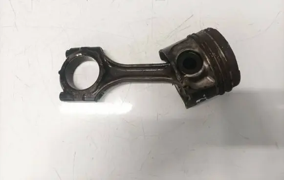Toyota Corolla Verso AR10 Piston with connecting rod