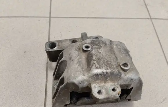 Volkswagen Golf IV Engine mount bracket 1J0199262 1J0199262BF