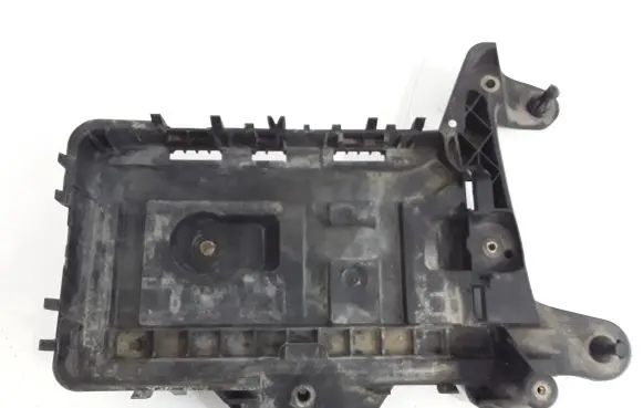 Skoda Octavia Mk2 (1Z) Battery tray 1K0915333