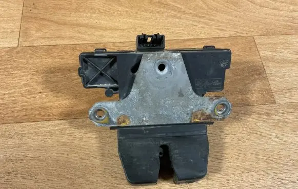 Ford Focus Tailgate/trunk/boot lock/catch/latch 01041111905