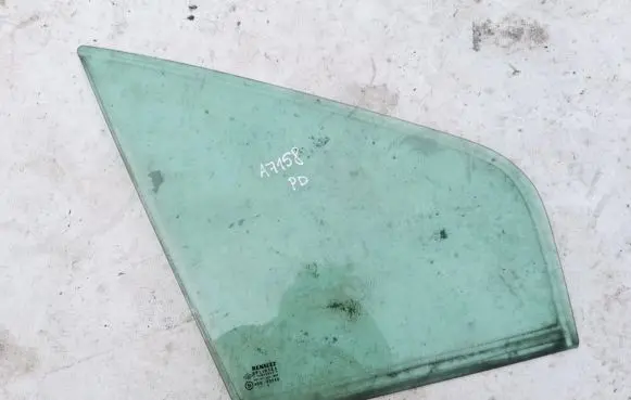 Renault Scenic I Front door vent window glass four-door 