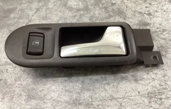 Volkswagen PASSAT B5.5 Front door interior handle 3B1837114