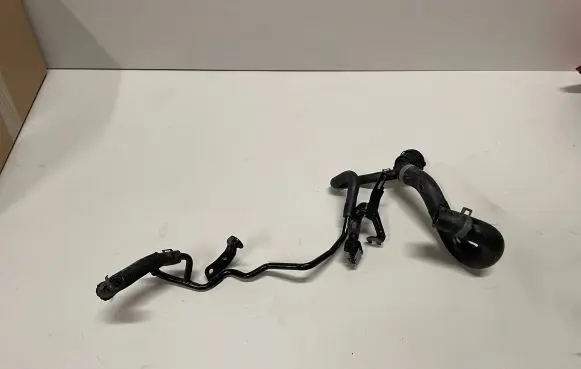 Volkswagen PASSAT B8 Engine coolant pipe/hose 04L121070AB