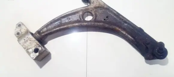 Volkswagen PASSAT B6 Front lower control arm/wishbone