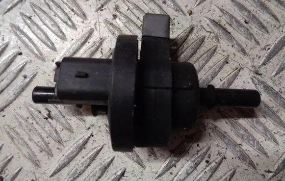 Renault Clio IV Vacuum valve 8200660852