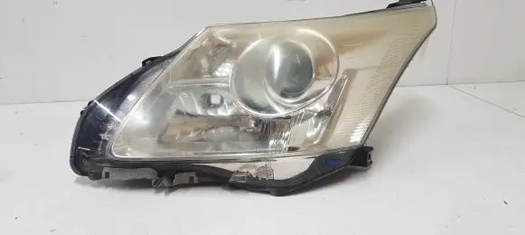 Toyota Avensis T270 Headlight/headlamp 8116605310 8115805310