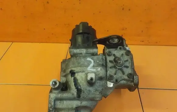 Land Rover Discovery 3 - LR3 EGR thermostat 9686892