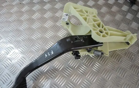 BMW X3 F25 Brake pedal 6787363