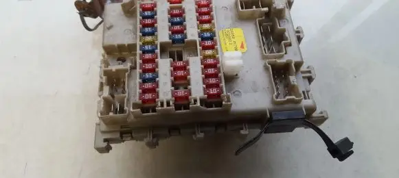 Nissan Primera Fuse box set 24350av700 0225022