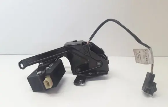 BMW 5 E39 Tailgate/trunk/boot lock/catch/latch 8384069