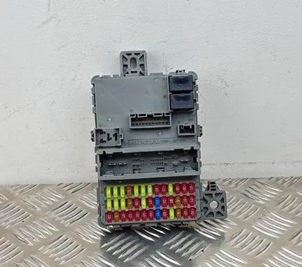Honda Civic X Fuse module TEAG510 FXC00QUJ T1181120
