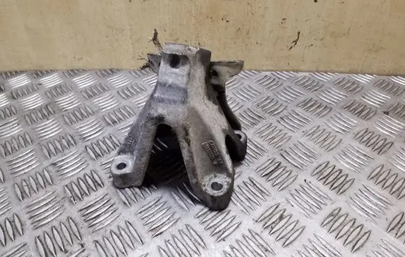 Audi A4 S4 B8 8K Engine mounting bracket 8K0199307AQ
