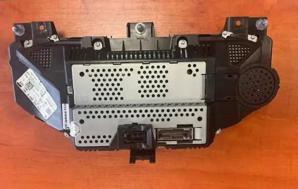 Volkswagen Touareg II Speedometer (instrument cluster) 7P6920880D 0263677004