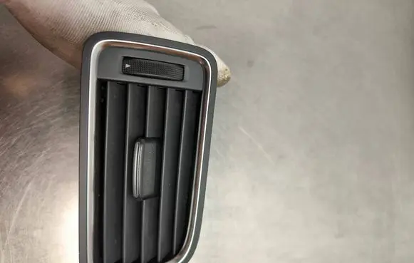 Dash center air vent grill