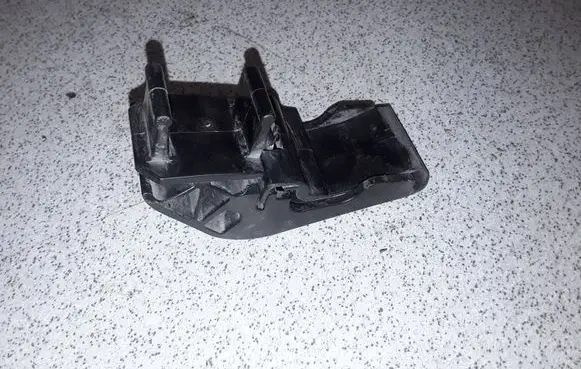 BMW 7 E38 Radiator mount bracket 17111737709 1737709