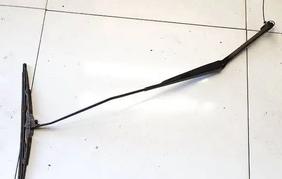 Front wiper blade arm