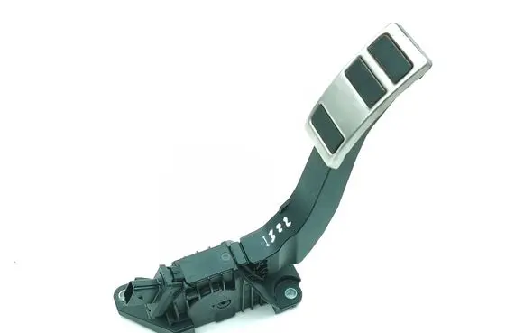 Ford Mustang Mach-E Accelerator throttle pedal LJ9C9F836CB 31030023 6PV01449905