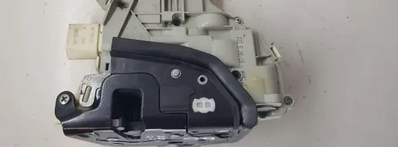 Audi A3 S3 8V Rear door lock 4G0839016C