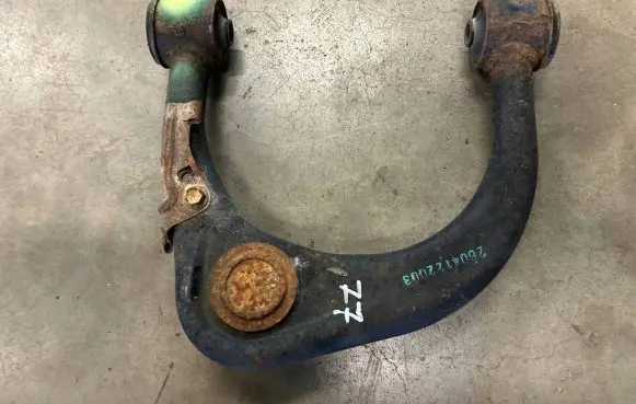 Toyota Hilux (AN10, AN20, AN30) Front control arm