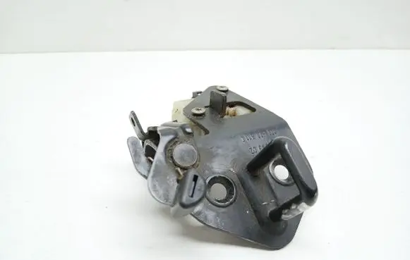 Skoda Octavia Mk2 (1Z) Loading door lock loop/hook striker 1Z0827511C