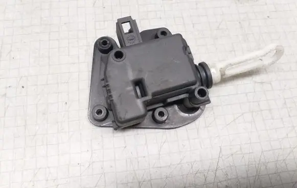 Audi A6 S6 C5 4B Central locking motor 8E9827833