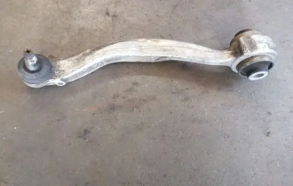 Mercedes-Benz C W204 Front control arm 3505901
