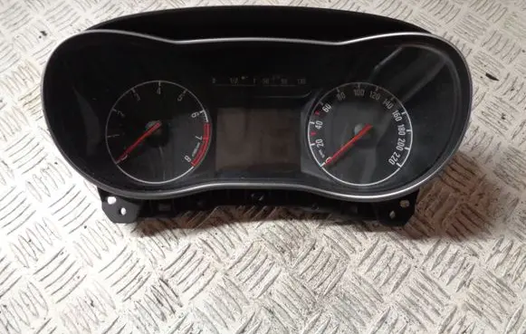 Opel Corsa E Speedometer (instrument cluster) 13499779