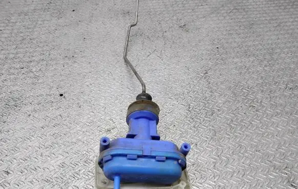 Audi 80 90 S2 B4 Central locking vacuum pump 893862153D