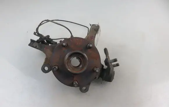 Toyota RAV 4 (XA30) Front wheel hub spindle knuckle 